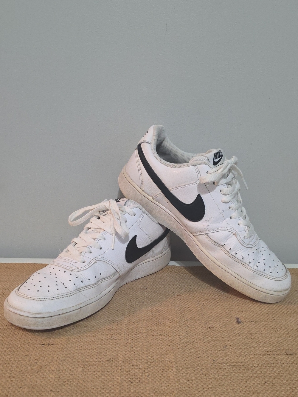 Nike White Men's Low-Top Sneakers with Black Swoosh